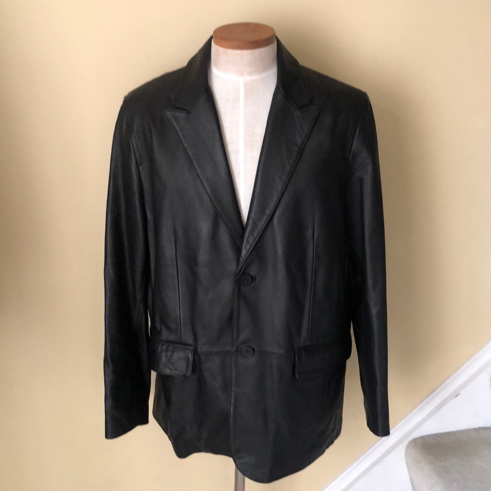 Beautiful Kenneth Cole genuine leather blazer
